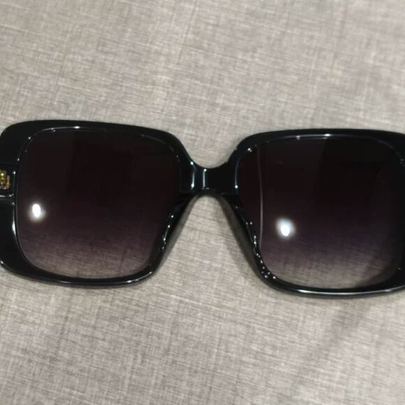 Gucci Oversized Square Black Sunglasses - Picture 3 of 7
